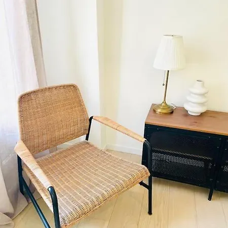 Daire Maison Charmante Avec Terrasse, 2